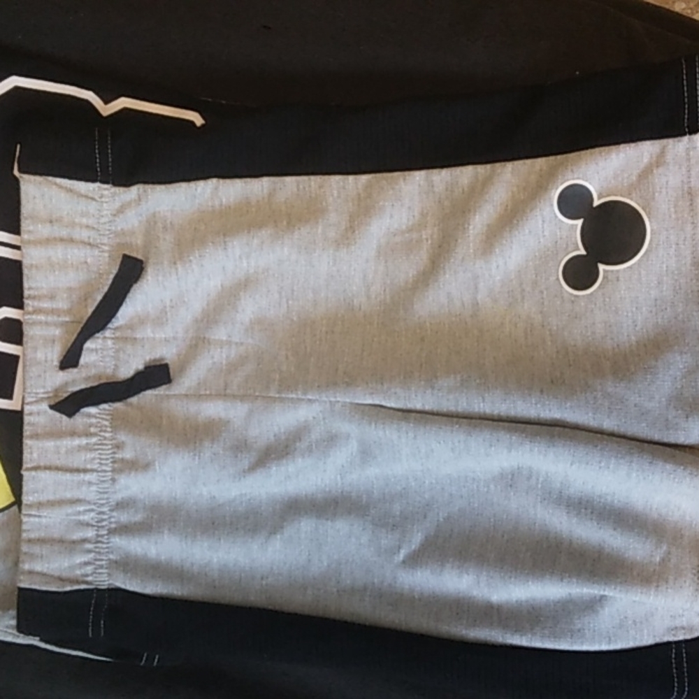 Boys Disney Mickey mouse 2 piece set - Picture 2 of 4